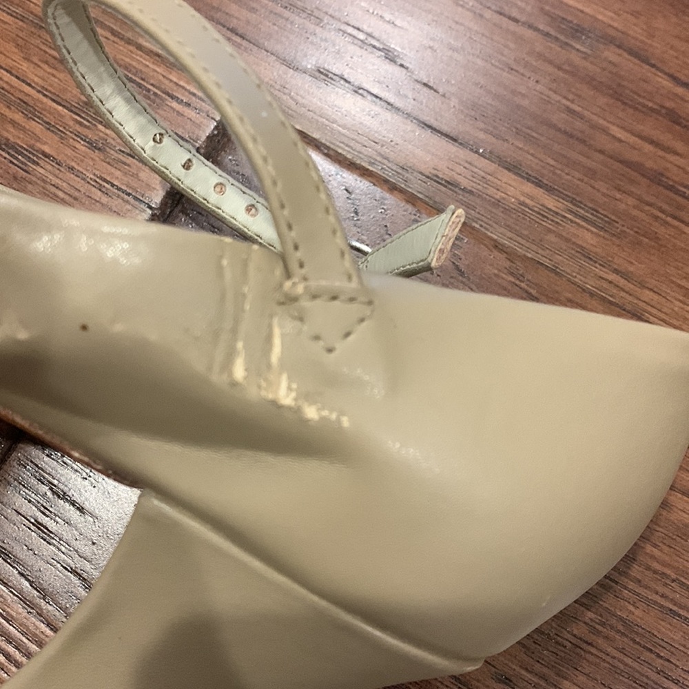 So Danca 3” character shoes with taps. Size W 10 1/2 L. - Picture 2 of 8